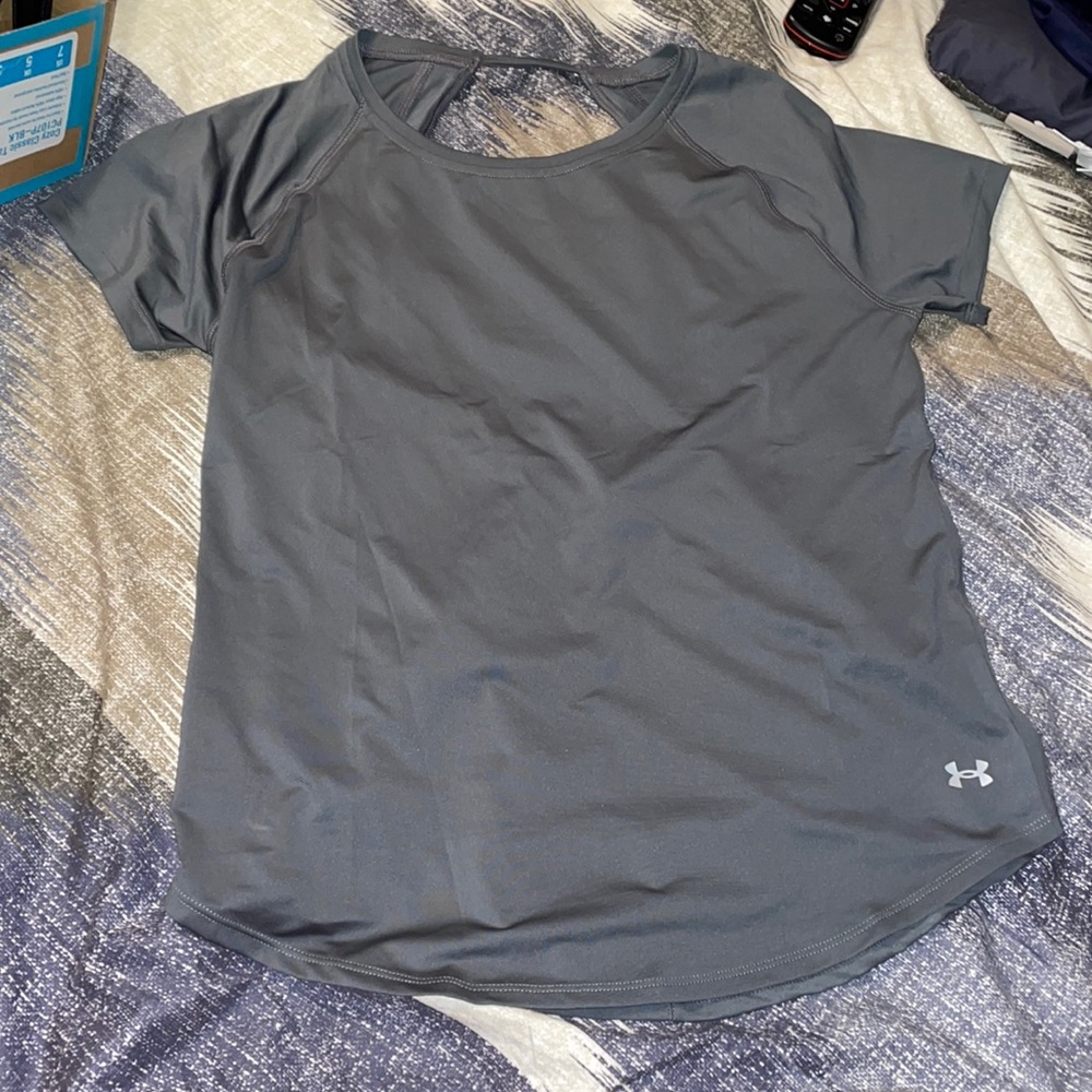 under armour dry fit athletic t shirt!! size S!!